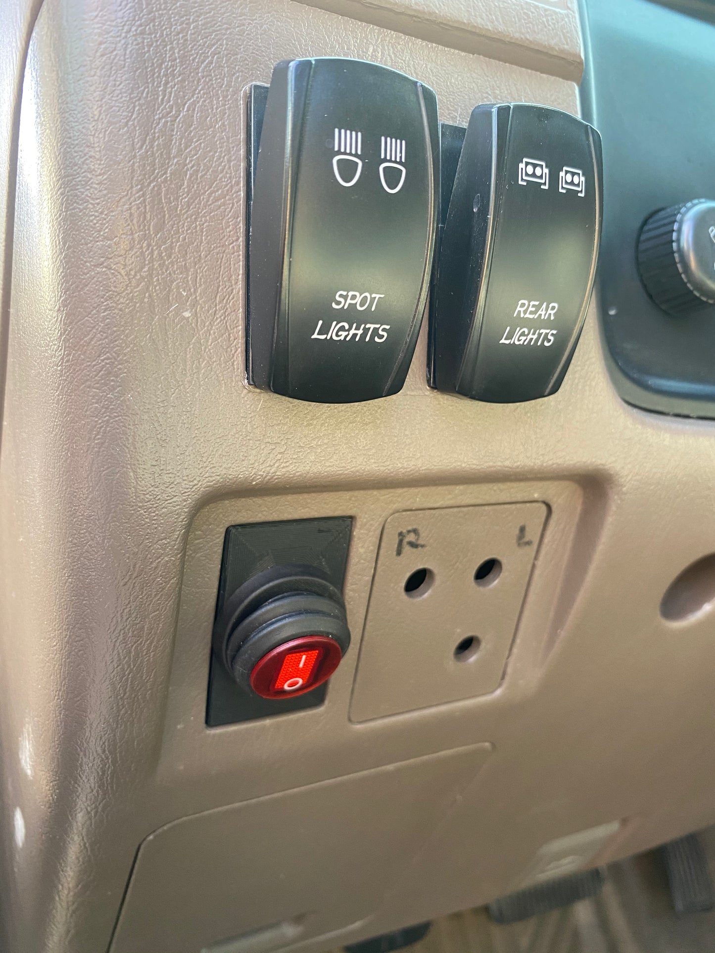 Light switch mount